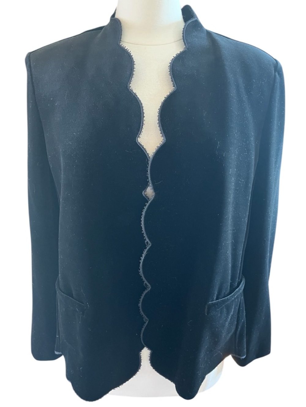 Vintage Accent Black Velvet Scallop-Edge Open Front Blazer with front pockets